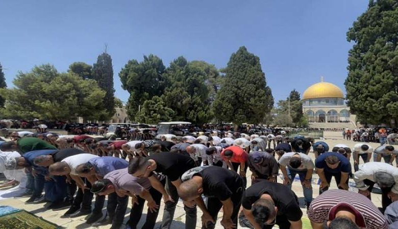 40 ألف فلسطيني يؤدون صلاة الجمعة في المسجد الأقصى 1 40 ألف فلسطيني يؤدون صلاة الجمعة في المسجد الأقصى المبارك1726837684