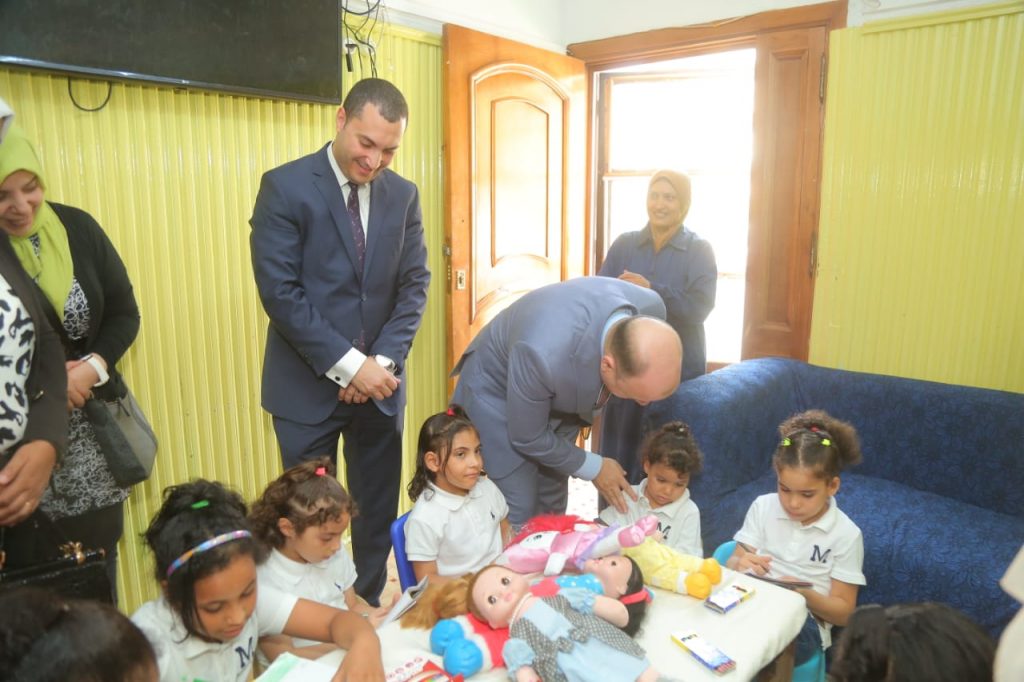 محافظ كفرالشيخ يزور دار الأمل للأطفال الأيتام لتهنئتهم والاحتفال بالمولد النبوي الشريف 1 4661726328823