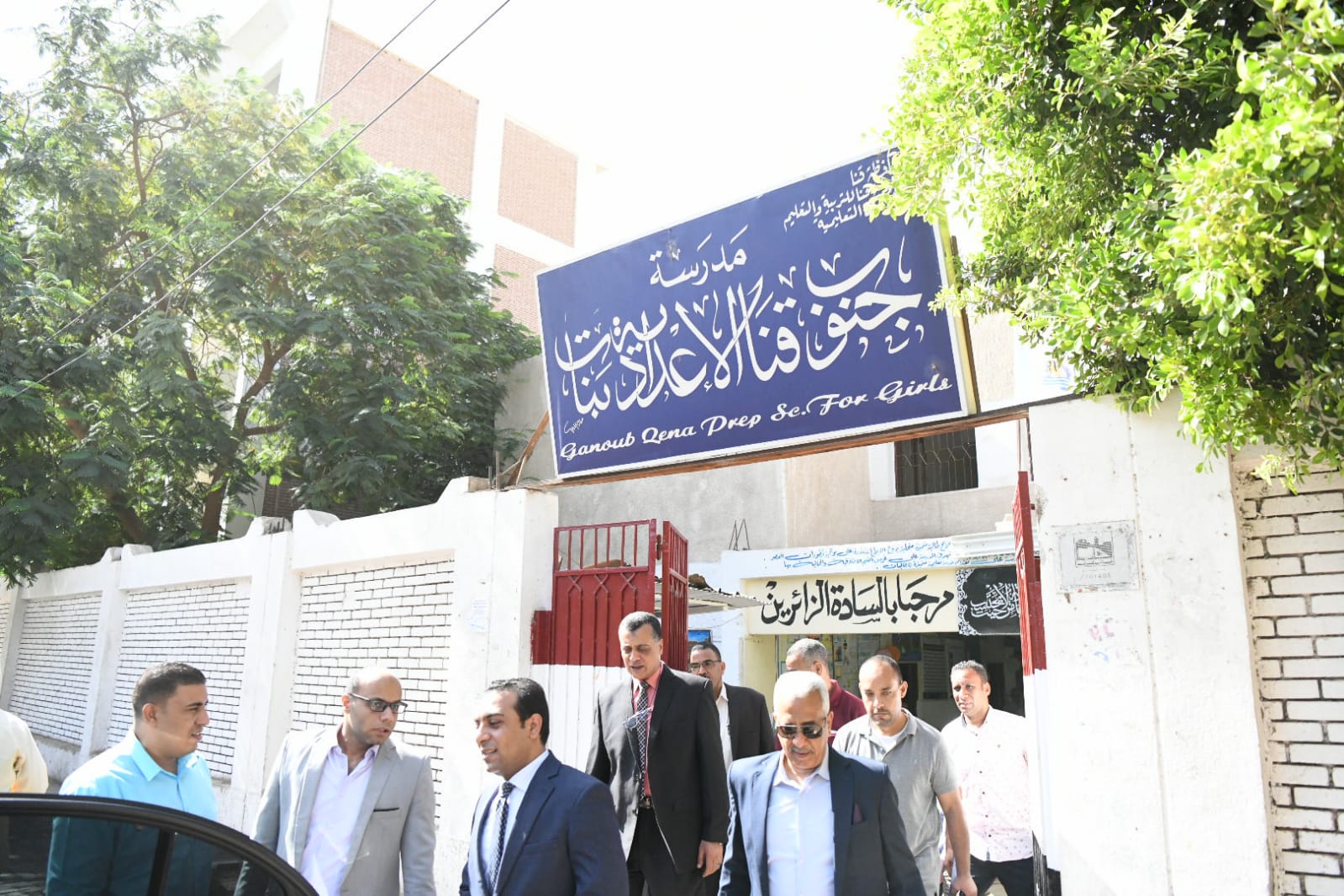 نائب محافظ قنا يتفقد قوافل مبادرة "بداية جديدة لبناء الإنسان" بقرية حاجر خزام بقوص 1 51726938964