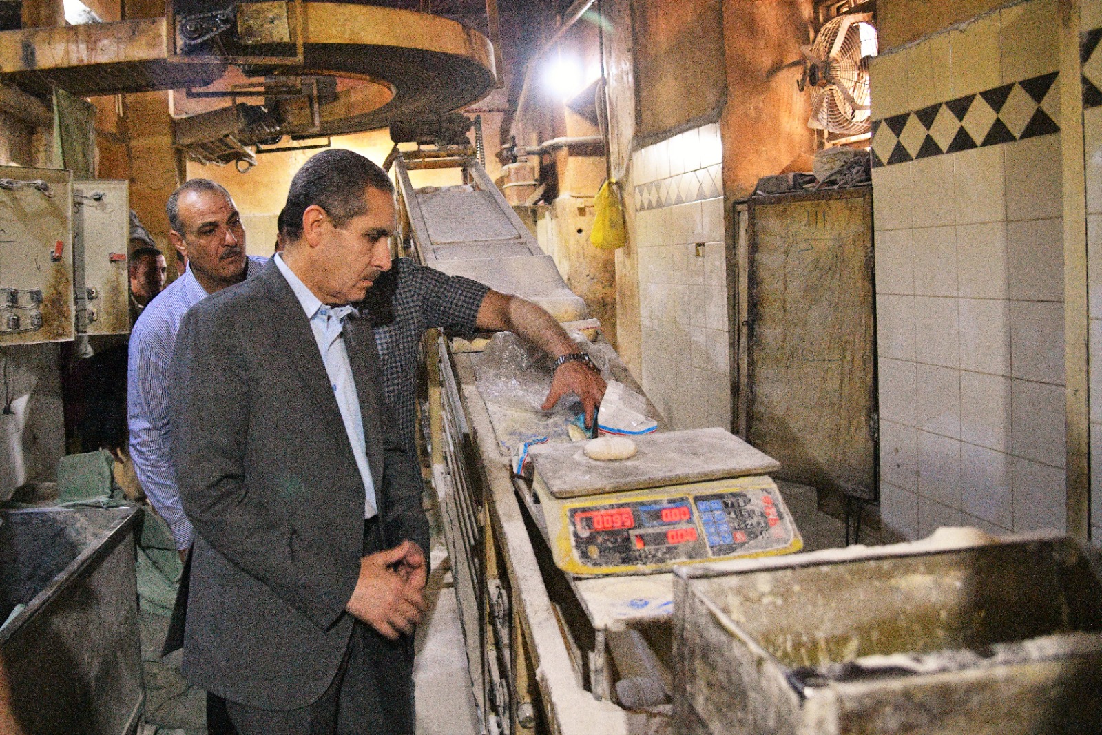 محافظ الغربية: تشديد الرقابة على المخابز البلدية بالمحلة الكبرى وحملات مستمرة لضبط المتلاعبين بالدعم 1 6411725441184