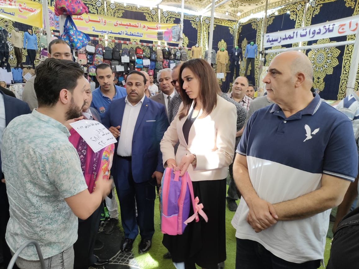 محافظ البحيرة تفتتح أولى معارض "أهلا مدارس" بدمنهور لبيع مستلزمات المدارس بأسعار اقتصادية 1 6671725480363