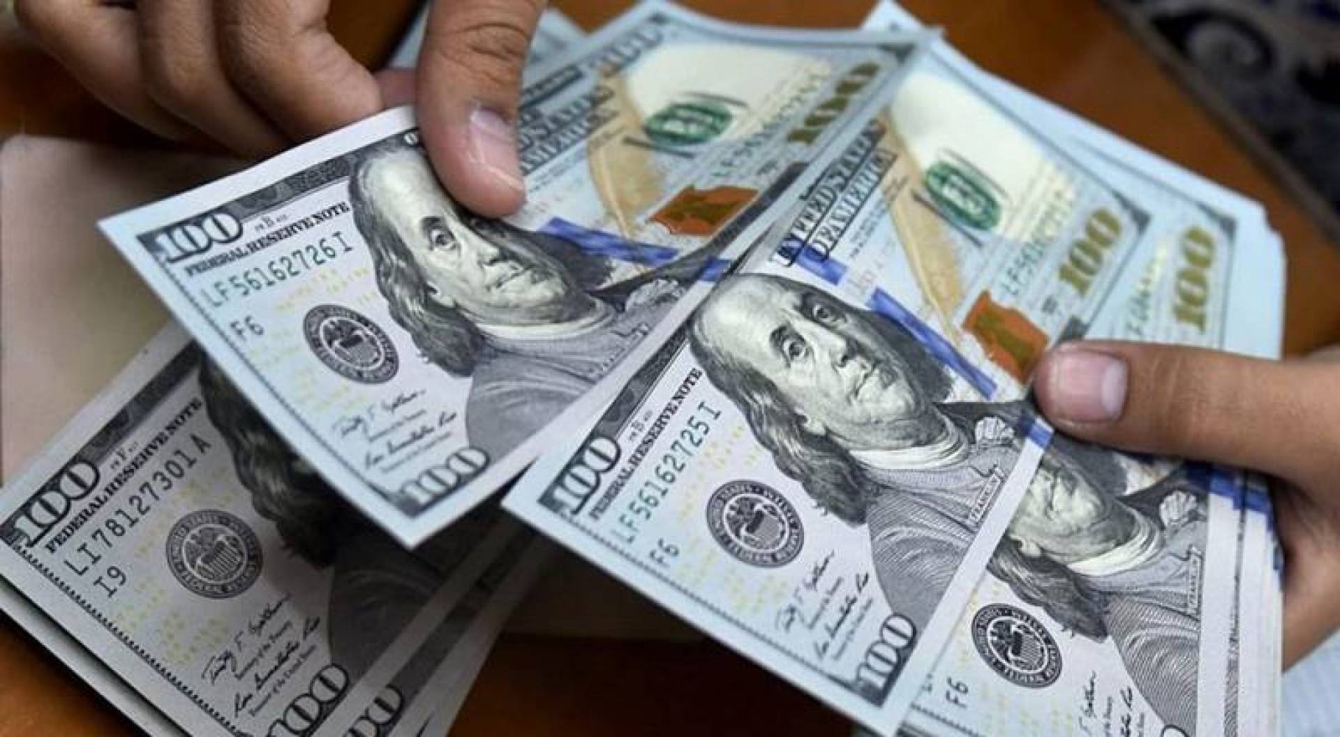 الدولار يتراوح ما بين 48.35 جنيه للشراء و48.52 جنيه للبيع بأول تعاملات الأسبوع بالبنوك 1 699 498047 highres1726485124