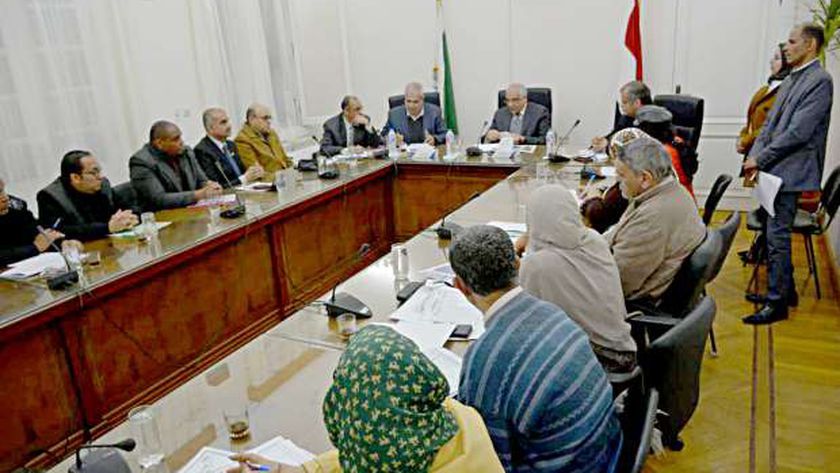 محافظ الجيزة يبحث خلال لقائه بالمواطنين شكاوى مخالفات البناء والتعامل مع العقارات الآيلة للسقوط 1 78490690515799485681725264243