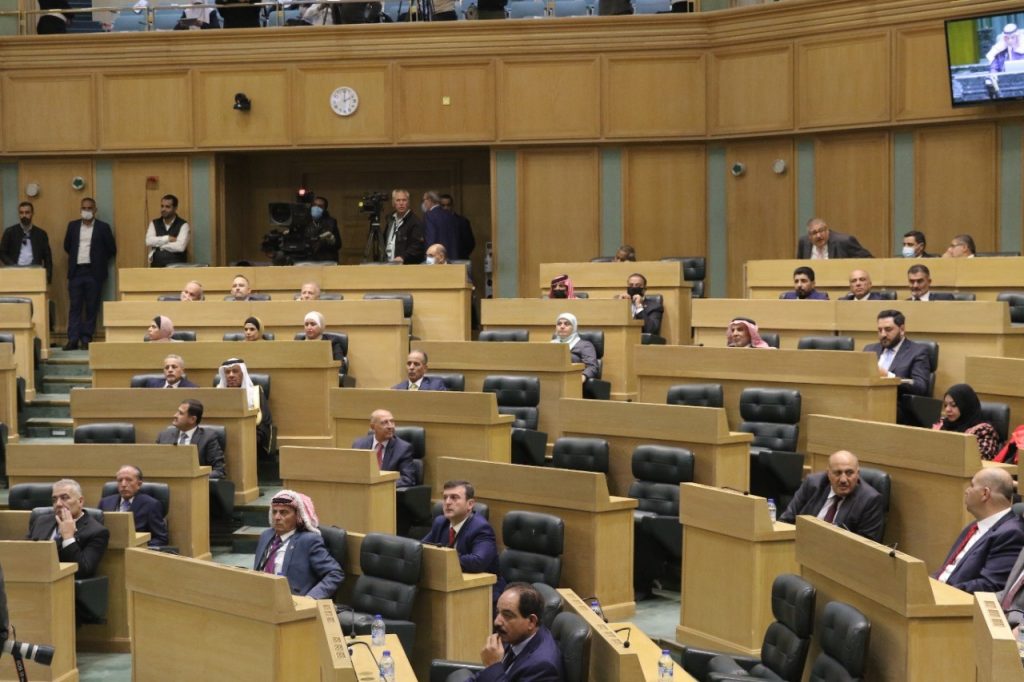 الأردنيون يبدؤون الإدلاء بأصواتهم لانتخاب أعضاء مجلس النواب على أساس حزبي لأول مرة في التاريخ 1 95817655 eab0 4d7f 8403 4fe68cc46aa51725941345