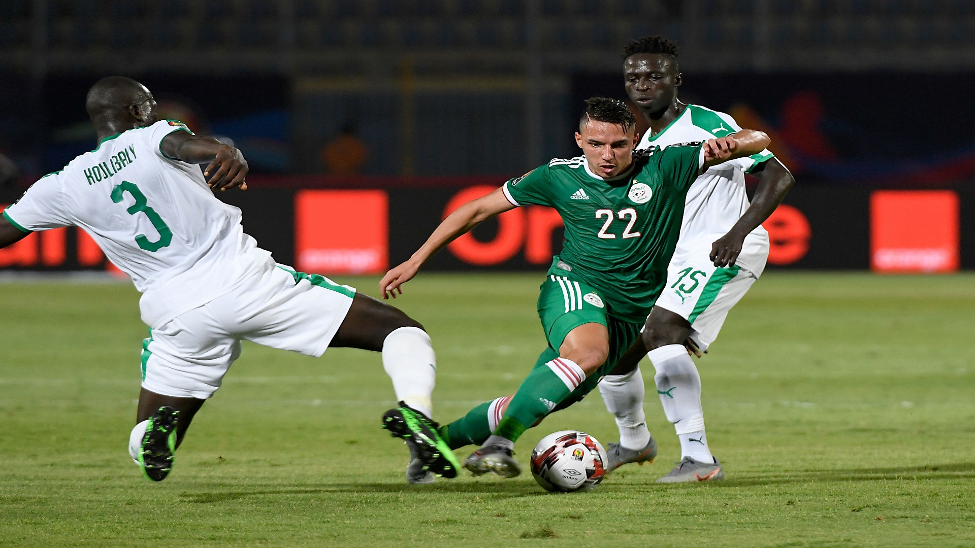 إصابة لاعب المنتخب الجزائري إسماعيل بن ناصر واستبعاده من مباراة ليبيريا الثلاثاء المقبل 1 A7BFFFDD 37C8 42A2 84DC 0E75634DB5761725811563