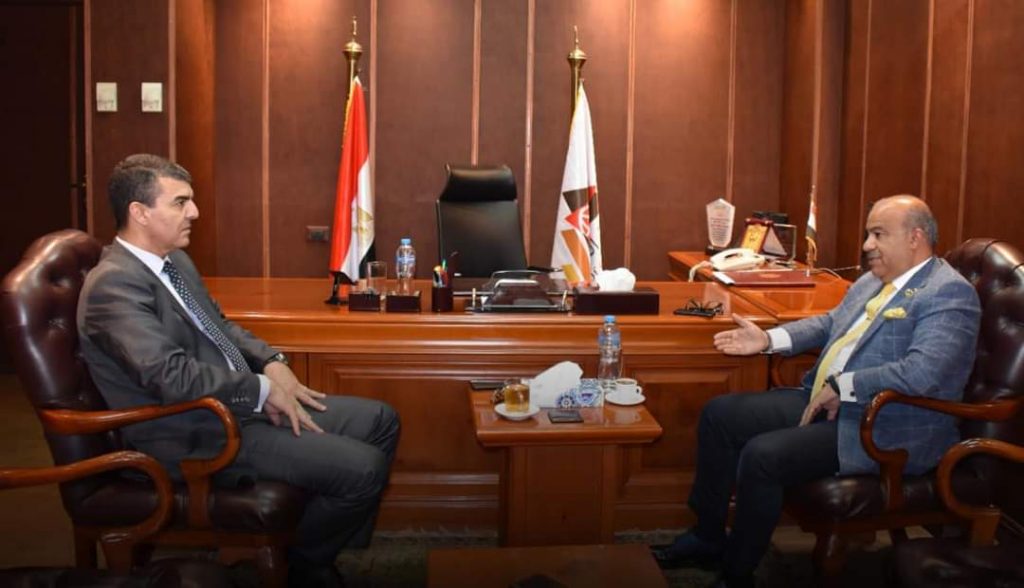 رئيس غرفة الجيزة يبحث مع وزير التموين دراسة عمل تأمين صحي لـ "البداليين" وإقامة المعارض 1 FB IMG 16598789181991725623404