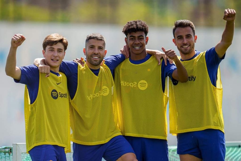 موندو ديبورتيفو: اجتماع بين ديكو وفليك لتحديد بديل تير شتيجن في برشلونة 1 FvRbi6LXgAAHR4y1727161025