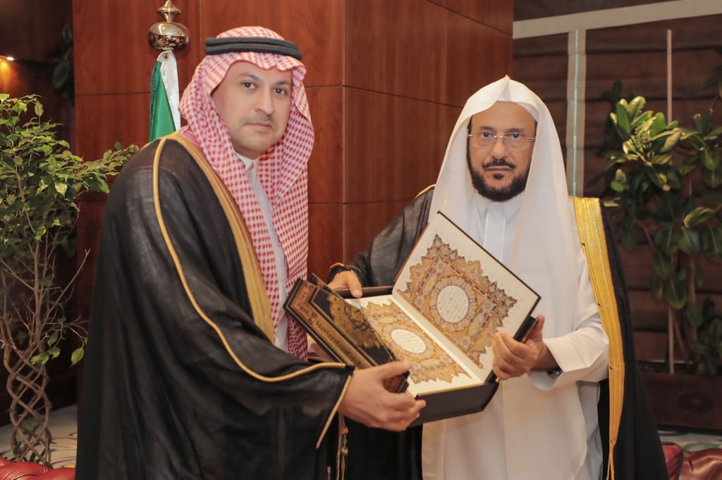 وزير الشؤون الإسلامية بالسعودية يبحث مع سفيري المملكة لدى موريتانيا ومالي نشر الوسطية والاعتدال 1 IMG 20220719 WA00431725901803