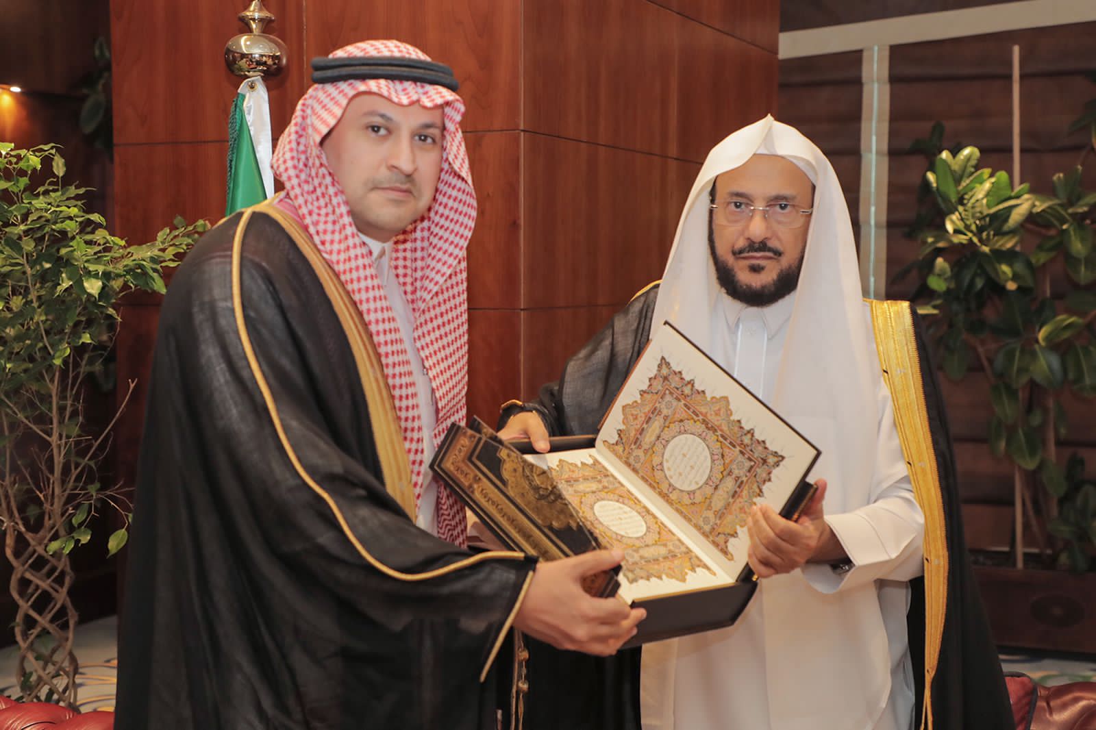 وزير الشؤون الإسلامية بالسعودية يبحث مع سفيري المملكة لدى موريتانيا ومالي نشر الوسطية والاعتدال 1 IMG 20220719 WA00431725901803