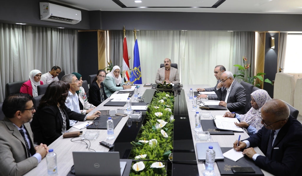 محافظ أسوان:يؤكد ضرورة الإسراع بمعدلات تنفيذ المرحلة الثانية لمشروع تحسين مياه الشرب 1 IMG 20240603 WA00331727366704