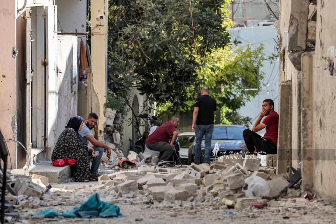 فرق الطوارئ الفلسطينية تشرع بإزالة آثار عدوان قوات الاحتلال الإسرائيلي في جنين وطولكرم 1 PPfZm1725620224