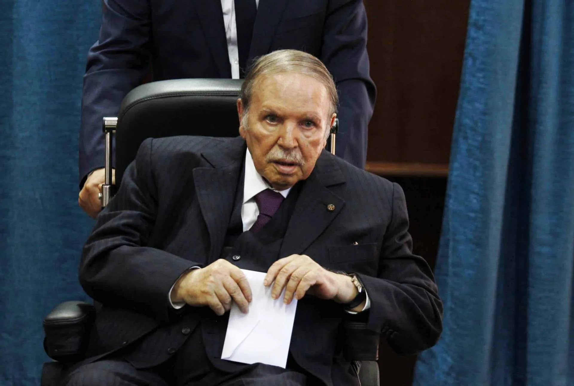 قبل 48 ساعة على انطلاق الرئاسيات الجزائرية.. الناخبون نحو انتخاب ممثلهم في قصر المرادية 1 abdelaziz bouteflika 2017 1 jpg1725557104