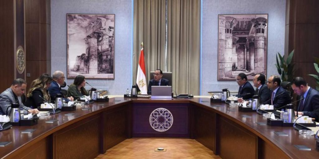 نشرة الاقتصاد والأعمال.. نافذة على مجتمع الأعمال والقطاع الخاص في مصر (بث تجريبي) 1 ca politics 14feb photo11725456184