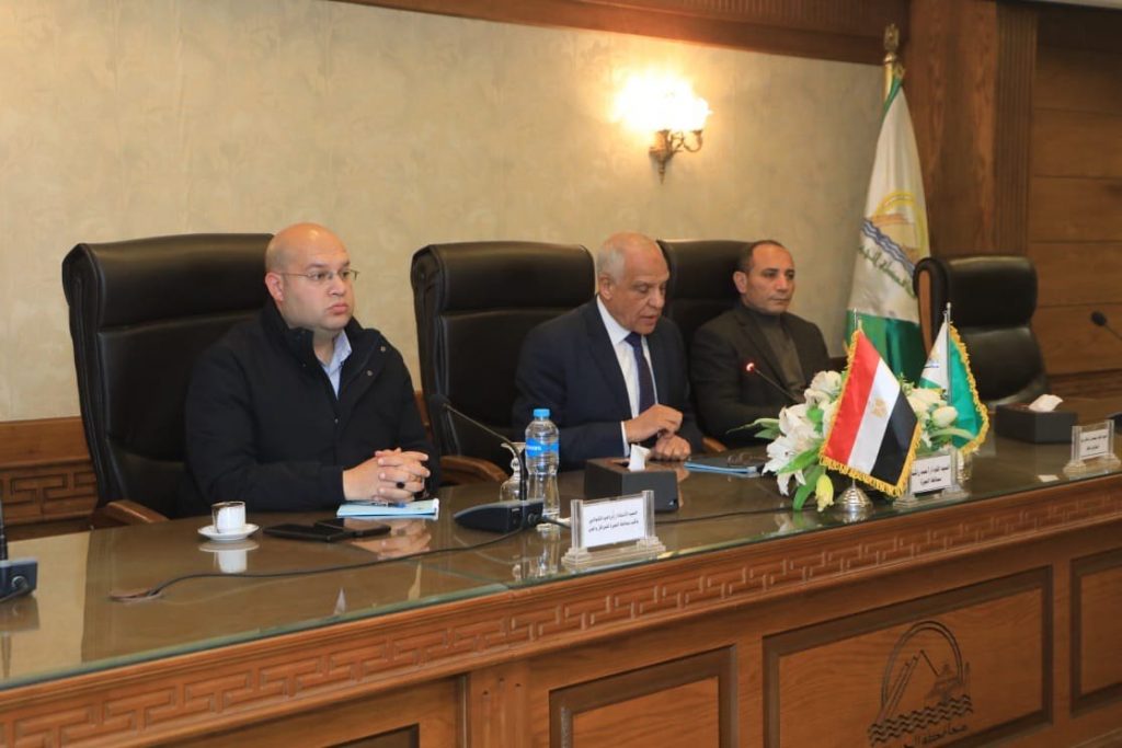 محافظ الجيزة يوجه ببحث آليات تدشين المشروع القومي للتنمية البشرية داخل المحافظة 1 elaosboa43257 11725524883