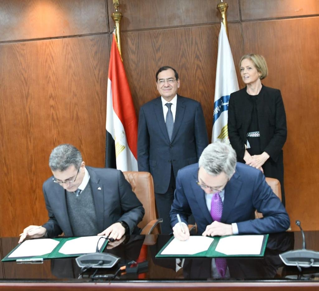 وزير البترول:لدينا خارطة طريق لتنفيذ مشروعات الهيدروجين الأخضر.. ونتعاون مع شركات عالمية لتنفيذها 1 elaosboa631241727697604