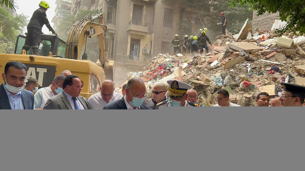 محافظ القاهرة يشرف على عمليات إنقاذ سكان العقار المنهار شرق مدينة نصر 1 elaosboa762051725362103