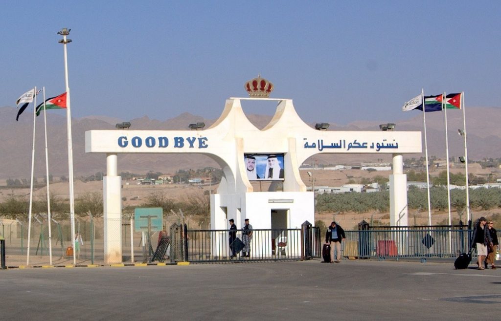 فلسطين: إعادة فتح معبر الكرامة أمام المسافرين بالاتجاهين 1 fnpbw1725951304