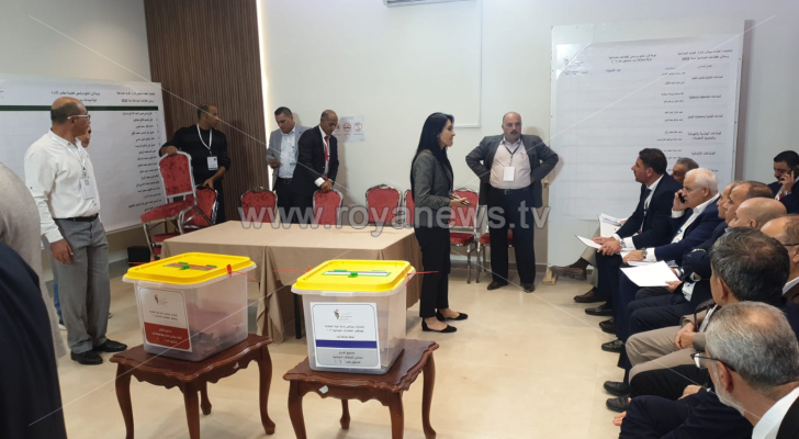 إغلاق صناديق الاقتراع لانتخاب أعضاء مجلس النواب على أساس حزبي لأول مرة في تاريخ الأردن 1 iS4JNKlnbsGLRCtSVRMQW3KZLQnJarlzcUUCfMdC1725989344