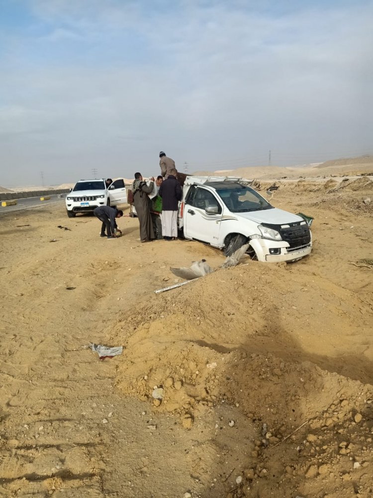 مصرع وإصابة 12 شخصا في حادث سير على الطريق الصحراوى بالبحيرة 1