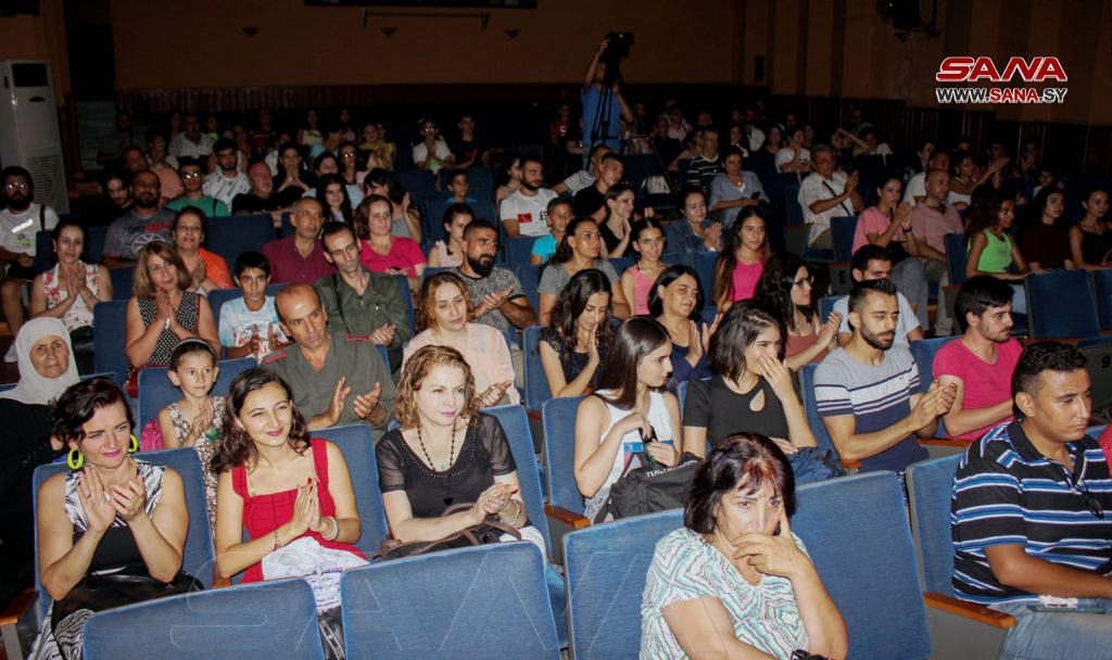 الصراع الإنساني والكوميديا يسيطران على عروض ثالث أيام مهرجان مسرح الهواة 1 photo 2022 08 22 22 32 33 scaled1726563363