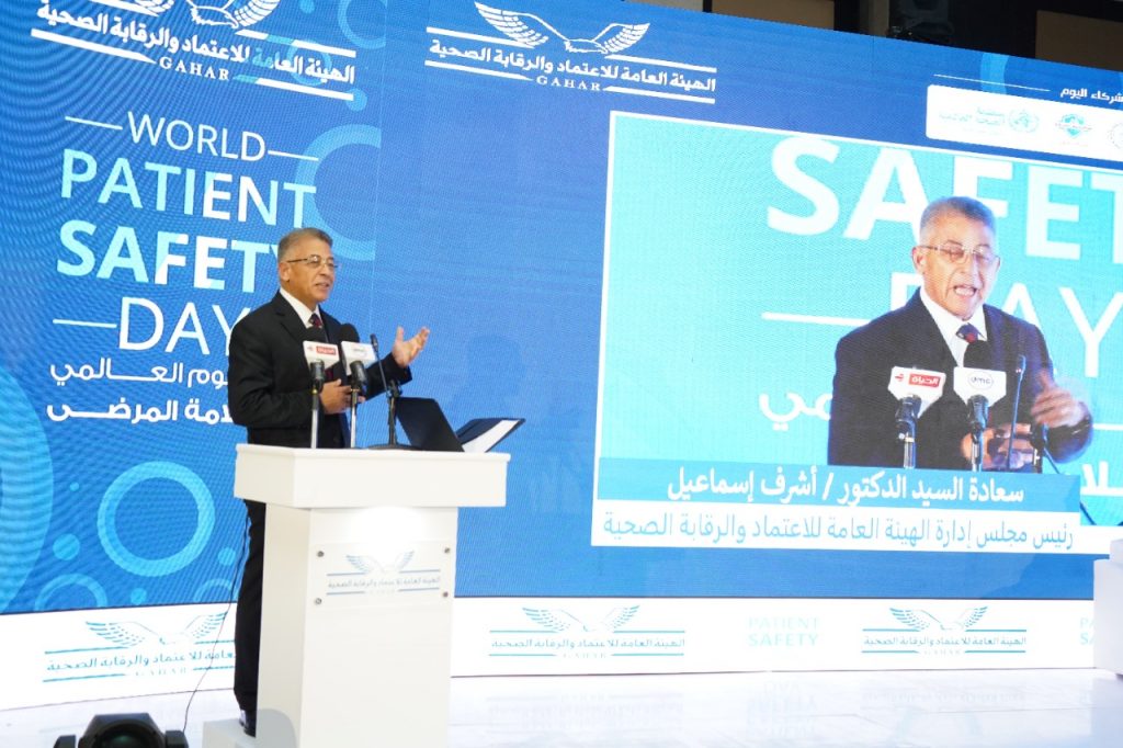 رئيس الهيئة العامة للاعتماد والرقابة الصحية يستعرض مع وفد شركة إماراتية تعزيز سبل التعاون 1 whatsapp image 2022 09 17 at 121725352443