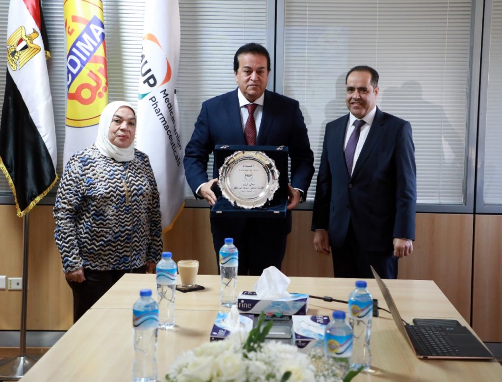 رئيس الوزراء يتفقد مصنع شركة "المهن الطبية" خلال جولته بعدد من مصانع الأدوية بـ 6 أكتوبر 1 whatsapp image 2022 11 29 at 41726927924