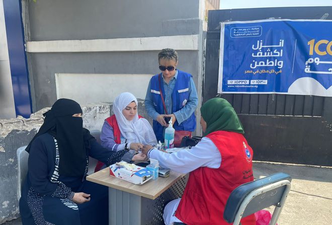 الصحة: حملة «100 يوم صحة» قدمت أكثر من 82 مليونا و359 ألف خدمة مجانية خلال 52 يوما 1 جانب من الكشف 100 يوم صحة بالإسماعيلية 1688832221 01727031244