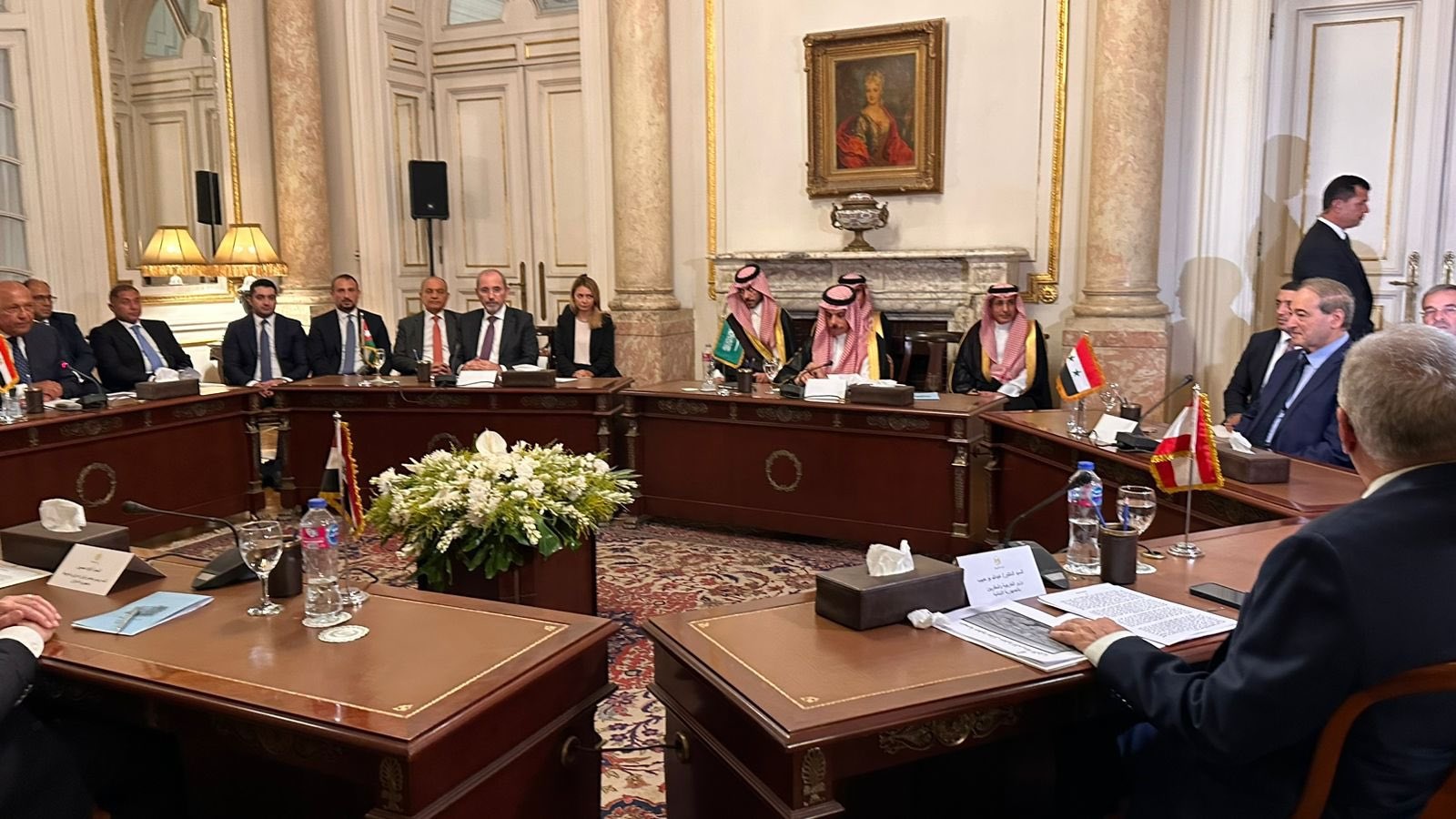 لجنة الاتصال العربية الوزارية للحوار مع الحكومة السورية تجتمع على هامش أعمال مجلس الجامعة العربية 1 وزير الخارجية السوري ينضم لاجتماع أعضاء لجنة الاتصال الوزارية العربية1725957183