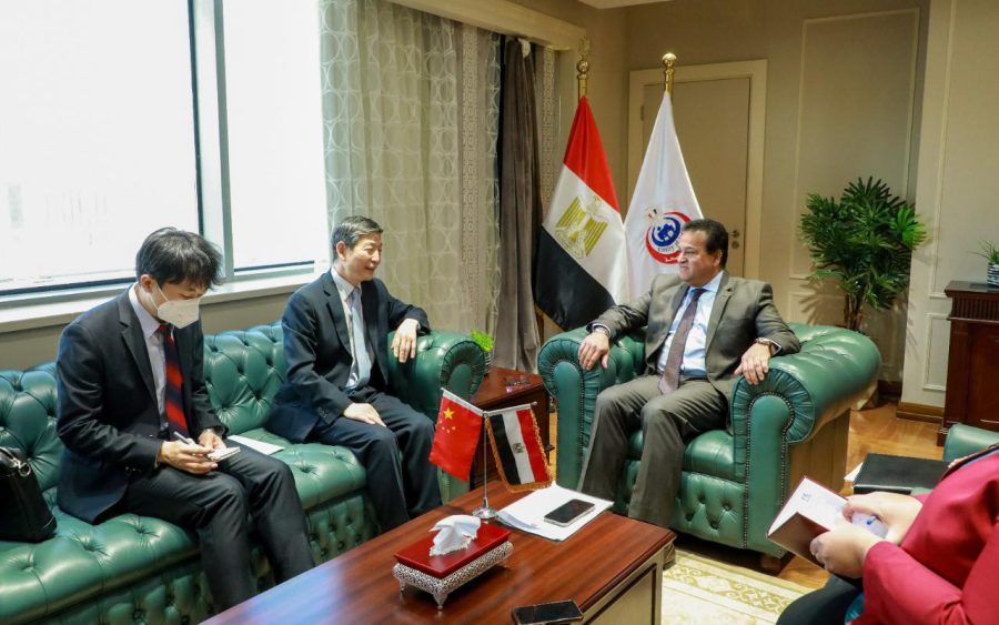 وزيرا الصحة والتخطيط يبحثان مع الصين مشروع إنشاء معمل السلامة الحيوية من المستوى الثالث 1 وزير الصحة والسفير الصيني e16686146286301725888424