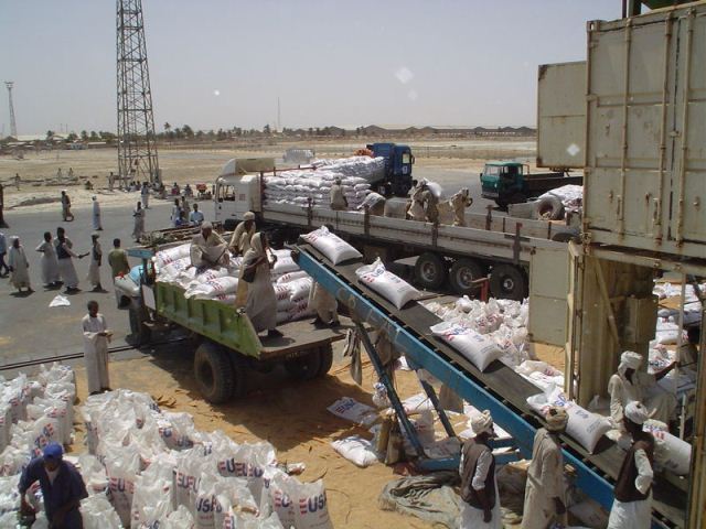إضراب جزئي لعمال الشحن والتفريغ في مونتريال 1 عمال الشحن والتفريغ ببورتسودان1727849344