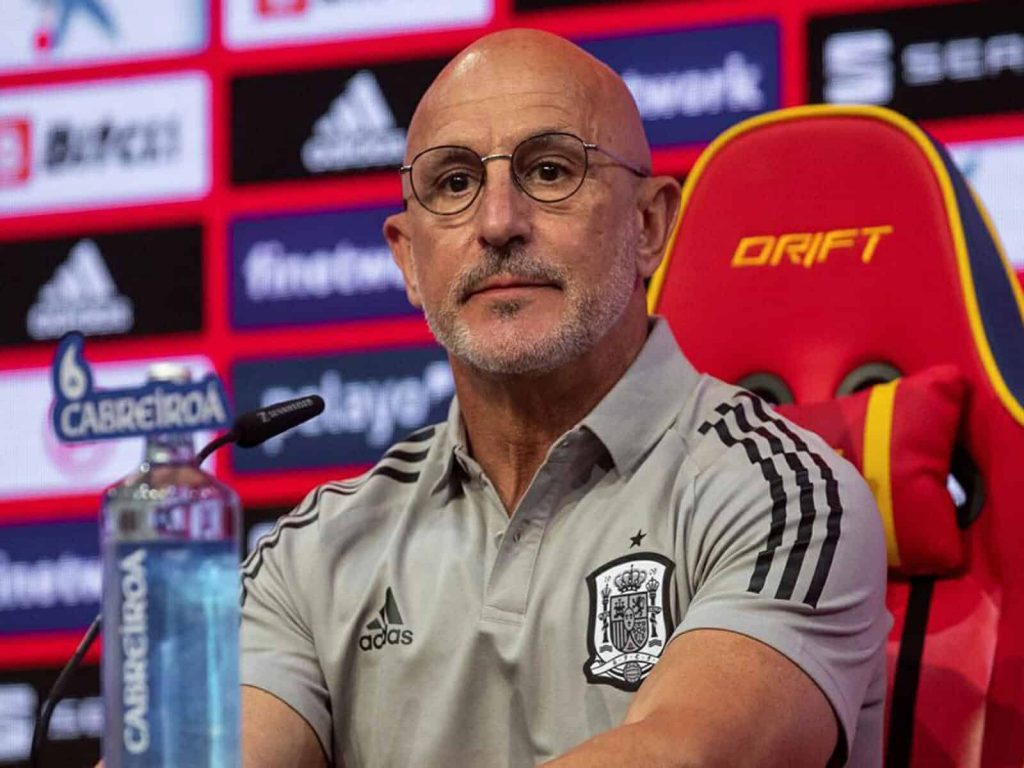 ريليفو: صدمة لمدرب المنتخب الإسباني دي لافوينتي عقب إصابة داني كارفاخال 1 لويس دي لافوينتي1728306004