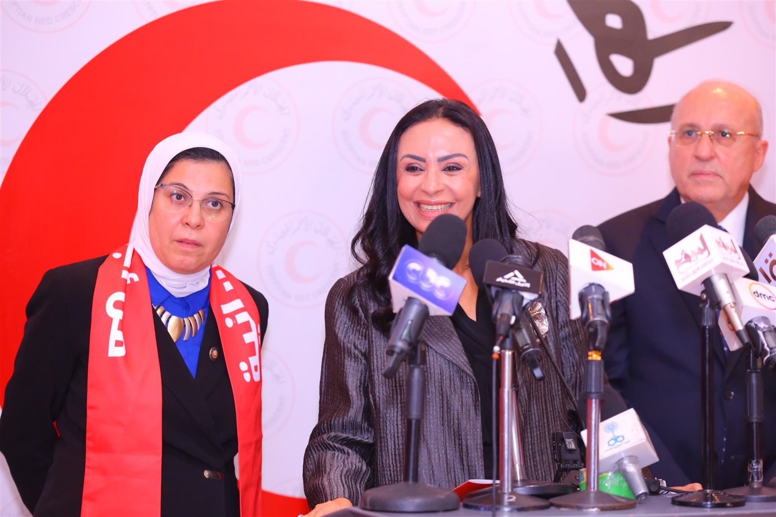 وزيرة التضامن الاجتماعي تتلقى تقريرًا عن فعاليات مبادرة الهلال الأحمر المصري"بإيديك تنقذي حياة" 1 1161729158723