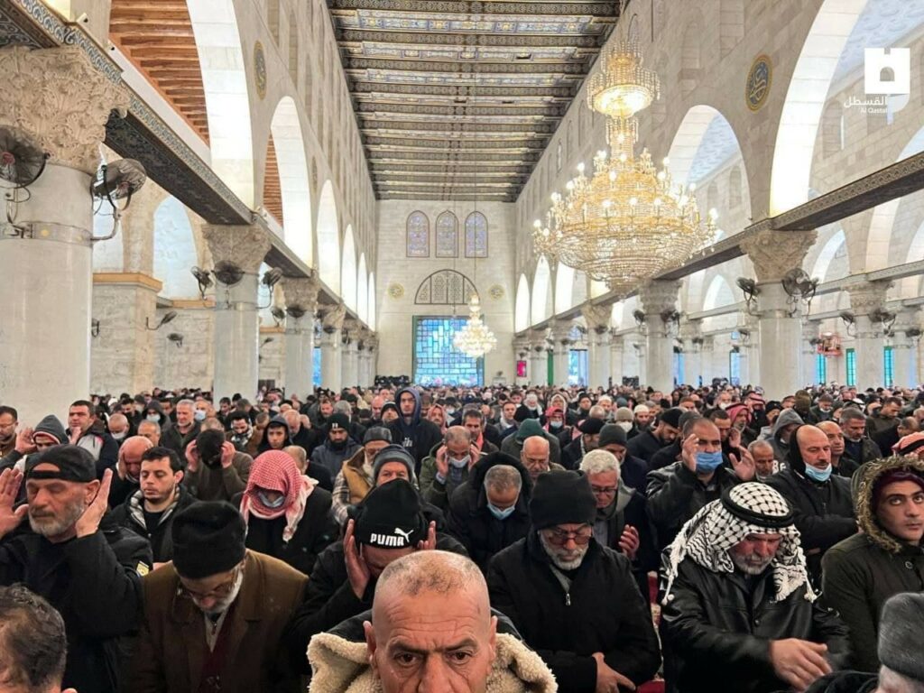 30 ألفا يؤدون صلاة الجمعة في المسجد الأقصى 1 138077 5791729853943