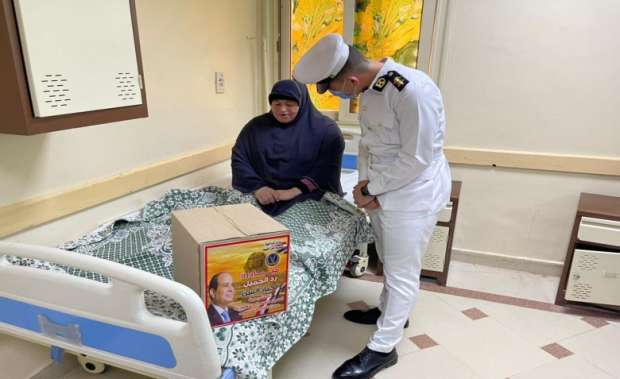 "الداخلية" توزع هدايا بدور الرعاية والمستشفيات احتفالا باليوم العالمي لكبار السن 1 14633361116647971031727769065