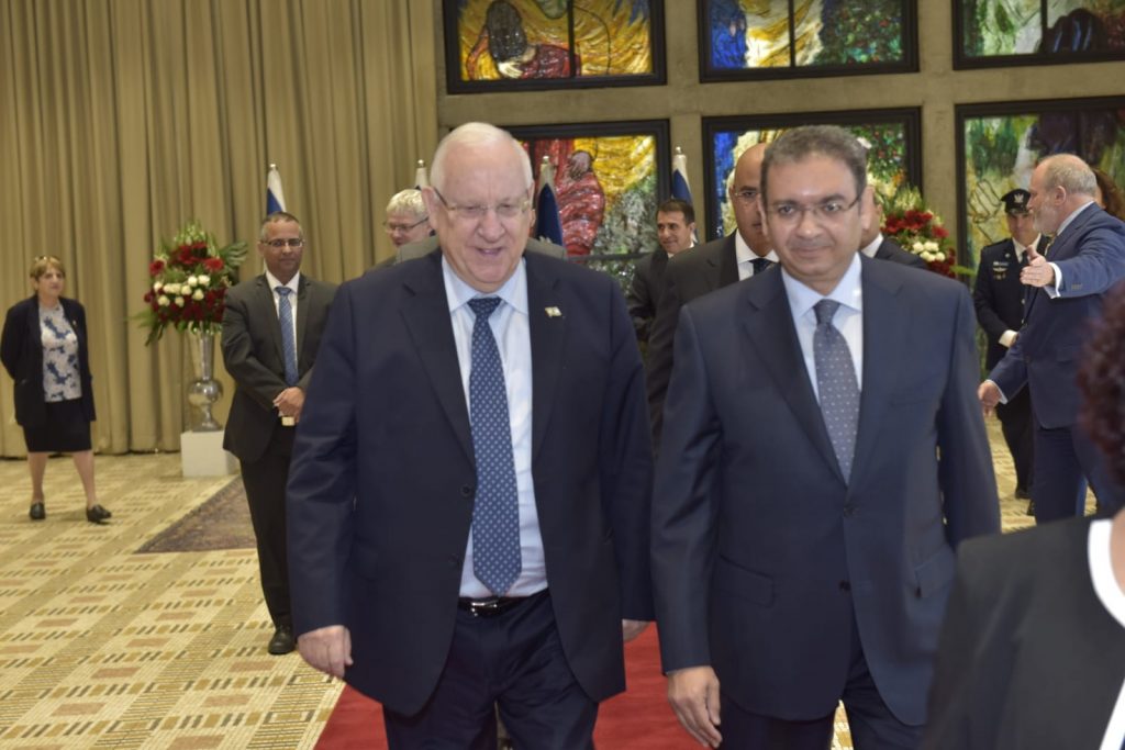 سفير مصر الأسبق لدى تل أبيب لـ (أ ش أ): إسرائيل استهدفت البشر والشجر والحجر وأعادتنا إلى حروب العصر الجاهلي 1 148556 صورة سفير مصر فى اسرائيل1728112564