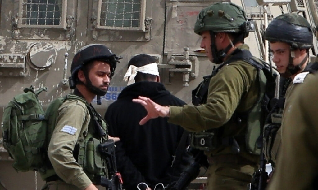 الاحتلال يحتجز ويعتقل عشرات الفلسطينيين مجردين من ملابسهم شمال قطاع غزة 1 16916601807031730054297