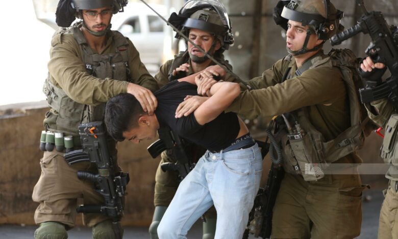 الاحتلال الإسرائيلي يعتقل 7 فلسطينيين ويحقق ميدانيا مع 60 آخرين بالضفة الغربية 1 16986540427541729074003