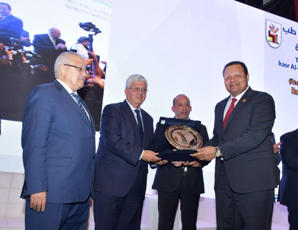 رئيس الرقابة الصحية وعميد القصر العيني يفتتحان البرنامج التدريبي حول متطلبات السلامة (GSR) 1 17 7 2024 10 44 38 GomhuriaOnline 3317212022781729179242
