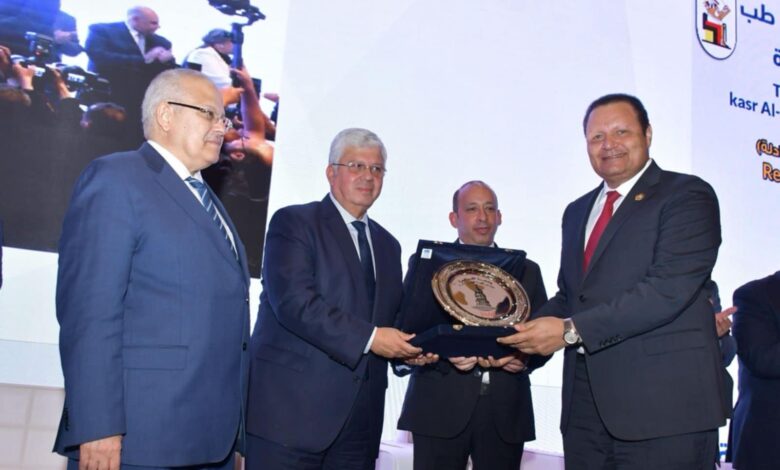 رئيس الرقابة الصحية وعميد القصر العيني يفتتحان البرنامج التدريبي حول متطلبات السلامة (GSR) 1 17 7 2024 10 44 38 GomhuriaOnline 3317212022781729179242