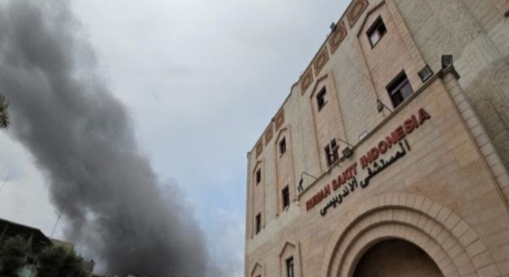 استشهاد اثنين من المرضى في المستشفى الإندونيسي شمال قطاع غزة 1 1700475554 IMG 52791729330084