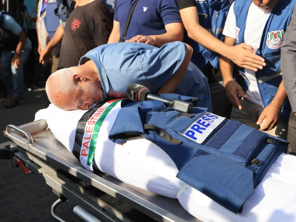استشهاد فلسطينيين اثنين واعتقال مسعفين في عدوان الاحتلال الإسرائيلي المتواصل على غزة 1 17009044334591728849363
