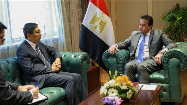 وزير الصحة يبحث مع سفير سنغافورة سبل تعزيز التعاون في الرعاية الصحية وتدريب الكوادر 1 1781728469023