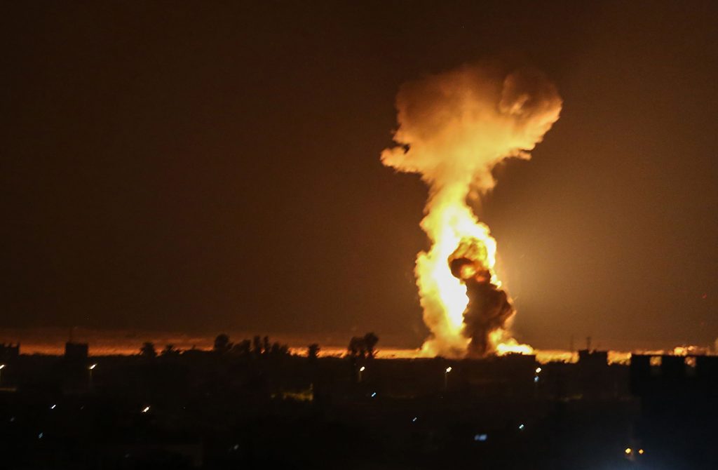 سوريا:غارة جوية إسرائيلية استهدفت 3 سيارات تحمل مواد طبية وإغاثية 1 19 2020 637329061476612963 6611728218705