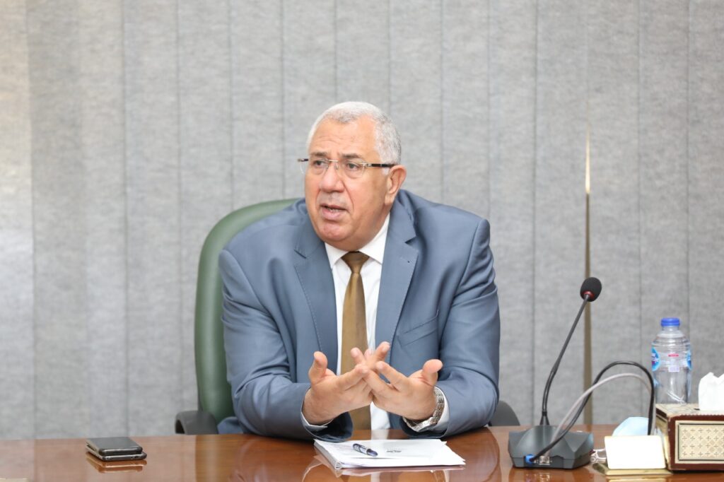 نائب وزير الزراعة يؤكد الحرص على استثمار العقول المبدعة والتكنولوجيا لمواجهة التحديات 1 19 2021 637594556005207101 5201730217844