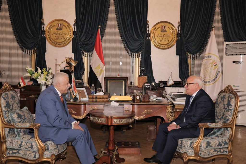 محافظ بورسعيد يؤكد أن التعليم والنظافة وإزالة التعديات على رأس ملفات عمله 1 19 2021 637752780744033004 4031728489243