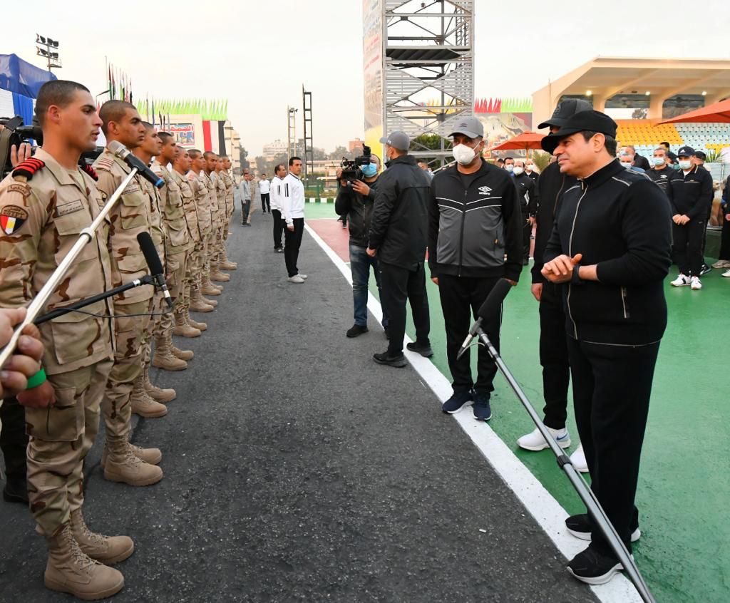 الرئيس السيسي يوجه التحية لرجال القوات المسلحة لما يقدمونه من جهود وتضحيات لتظل راية الوطن عالية خفاقة 1 19 2022 637812083448548010 8541728148743