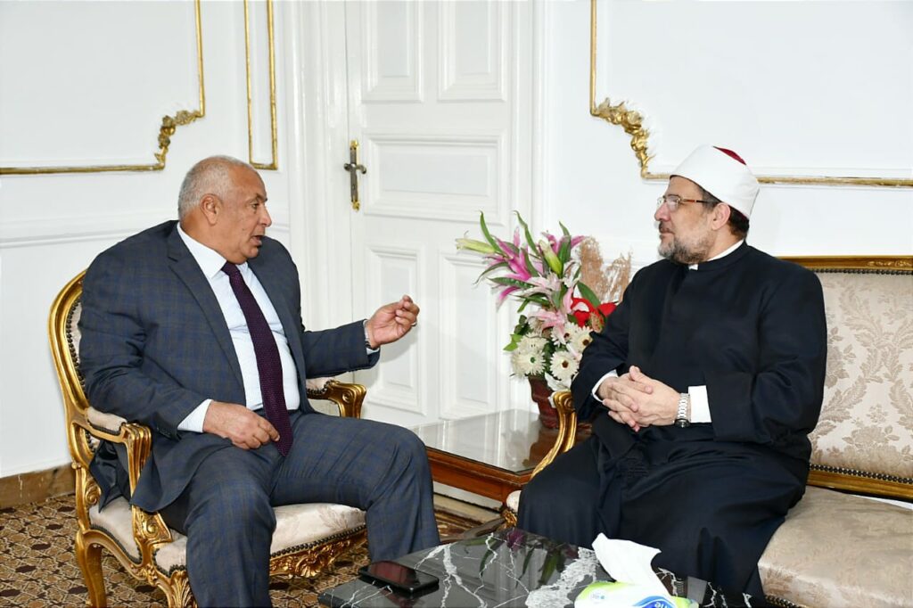 وزير الأوقاف يبحث مع محافظ الوادي الجديد التعاون المشترك في الدعوة وعمارة المساجد بالمحافظة 1 19 2022 638056764189595646 9591730273163