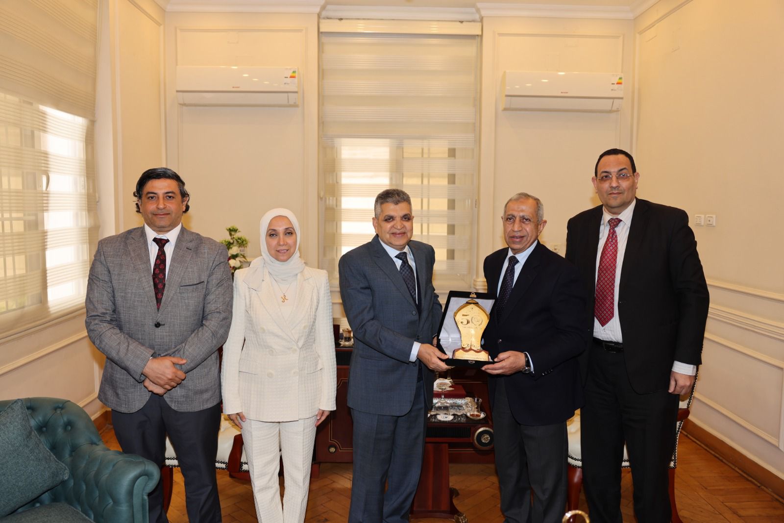 وزيرة البيئة تبحث مع رئيس الأكاديمية العربية للعلوم والتكنولوجيا التعاون المشترك في عدد من المجالات البيئية 1 19 2023 638148322642623992 2621729933683