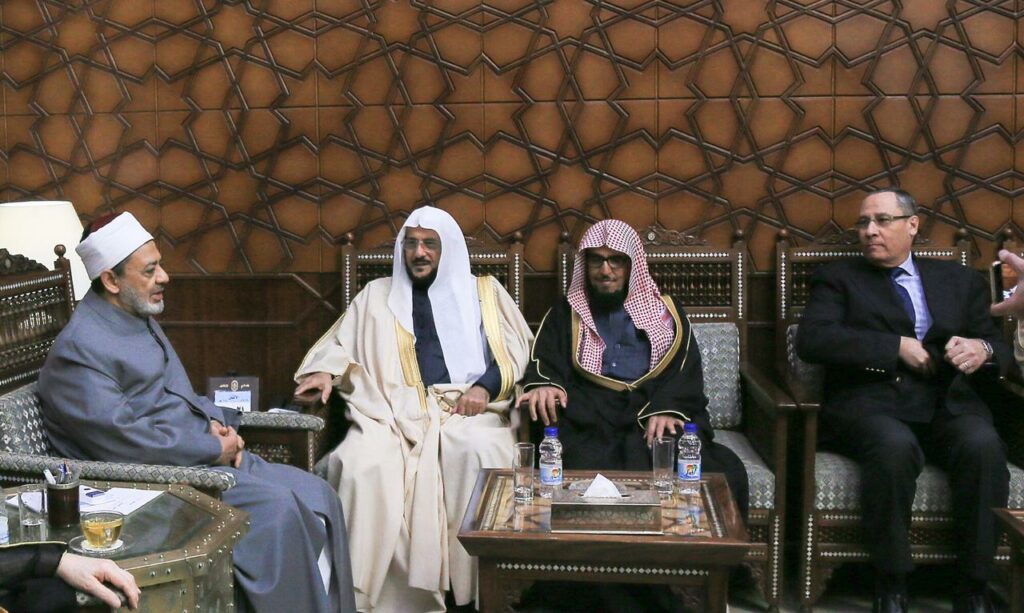 وكيل الأزهر يبحث مع وزير الشئون الإسلامية بالسعودية الموضوعات ذات الاهتمام المشترك 1 2019 636836828230027995 21729775643