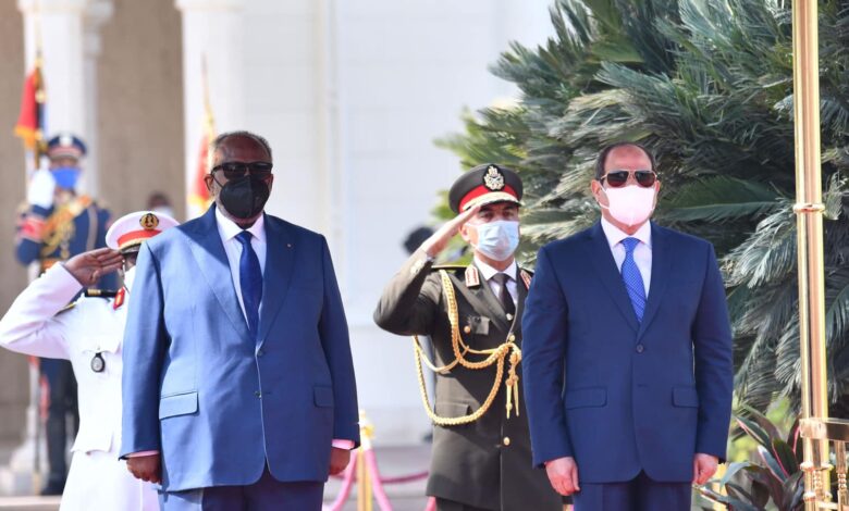 الرئيس السيسي ونظيره الجيبوتي يؤكدان مواصلة العمل المشترك لتعزيز التعاون بين دول الإقليم 1 2022 637798477401013863 1011730299443